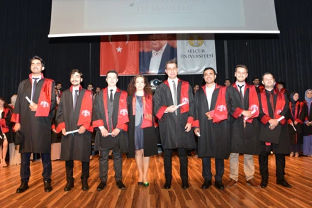 Fakültemizde Mezuniyet Coşkusu